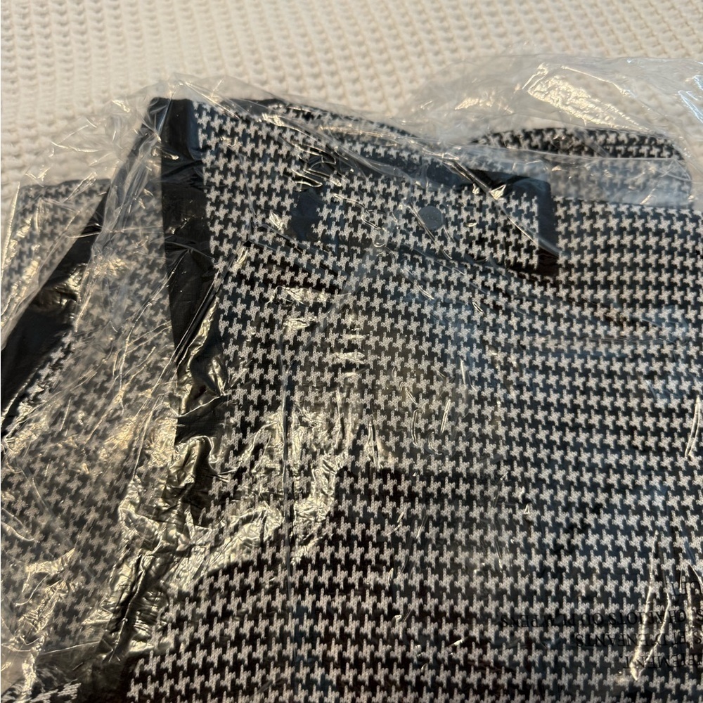 DKNY Long Sleeve Monochrome Houndstooth Pocket Sweater Mini Dress NWT L - Picture 6 of 12